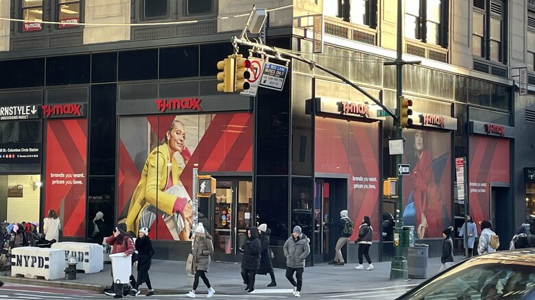 マンハッタン繁華街の「TJマックス」の店舗