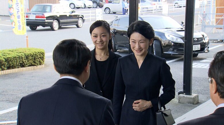 平成26（2014）年　第1回大会に出席された紀子さまと佳子さま