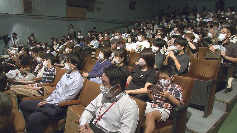 先行上映会には多くの人が