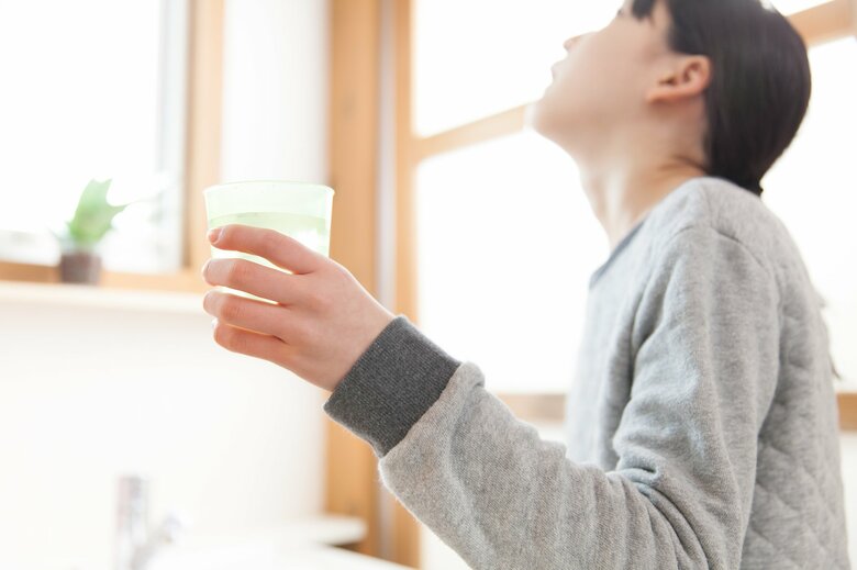 口をゆすぐだけでも変わってくる（画像はイメージ）