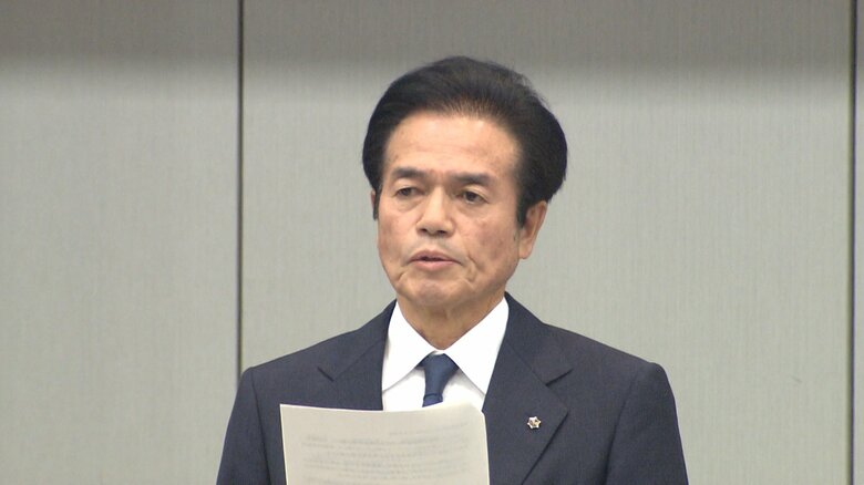 辞任を発表した兼重宏行前社長（25日）