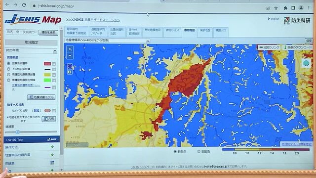 画像は表層地盤　揺れやすい場所が赤色で表示されている