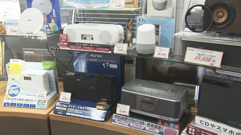 電器店にもラジカセがずらり…