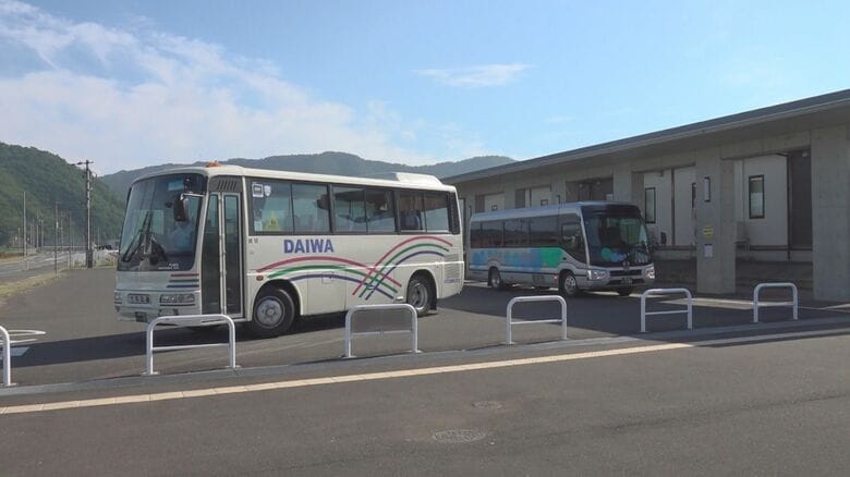 校区が広範囲に及びスクールバスが必須に