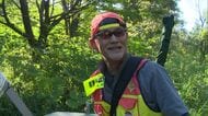 【ライフルとパソコンの二刀流】ヒグマ対策の“ガバメントハンター”に密着_夜明け前から見回り→家で休憩→市役所で報告書作成と会議→通報でクマ出没現場へ→家で休憩→箱わなのエサ補充〈北海道・北斗市〉