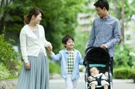 年収1200万円以上 児童手当廃止へ …専門家「同じ子育て世代の”手当付け替え”に違和感」