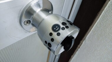 たしかに手を洗いたくなる…ウイルスを可視化したシールが“コロナ予防”に効果がありそう