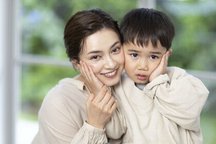 平愛梨、長男“バンビーノ”君と親子共演　成長ぶりに涙も…“投げキッス”連発に笑顔