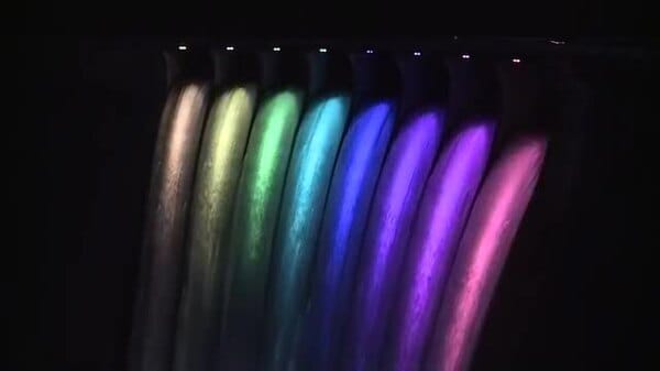 幻想的な春の風物詩、鳴子ダムのすだれ放流ライトアップ