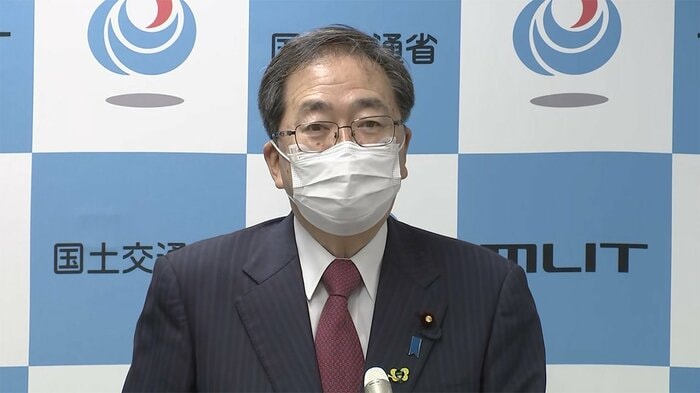 閣議後の記者会見に臨む斉藤国土交通大臣(午後9時45分ごろ 国交省)