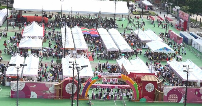 追悼集会が行われていた香港の公園 2023年は中国内陸部の特産品販売会が行われている