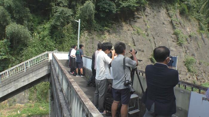 駅には多くの鉄道ファンが訪れた