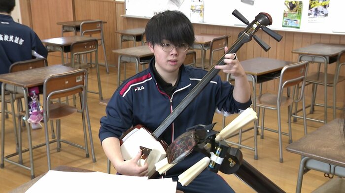 三味線の迫力に圧倒されて入部した西村昊さん（2年）