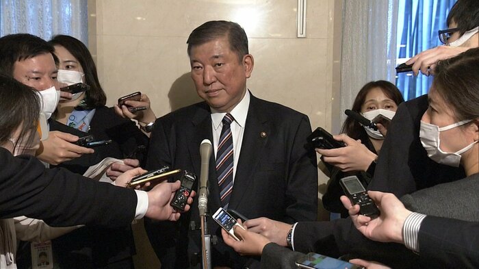 自民党大会後にぶら下がりに応じた石破氏