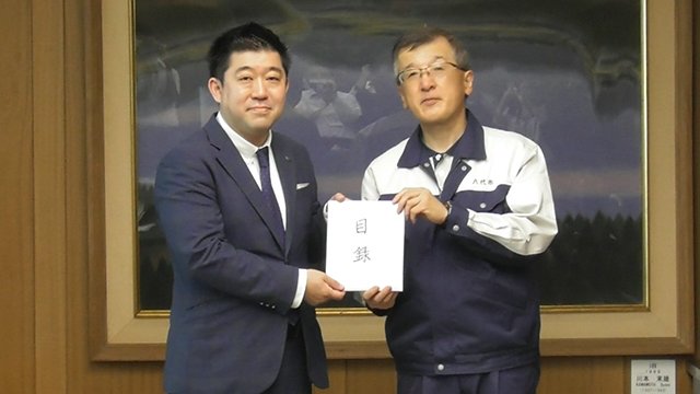 西原商会が八代市と立地協定 見舞金贈呈も(熊本)