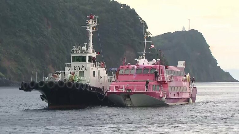乗客116人が乗った航行不能のジェット船が伊豆大島に到着　曳航が難航し約22時間後に到着…3人が体調不良｜FNNプライムオンライン