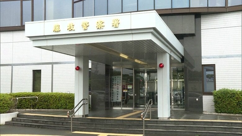 “体操服”マニアの27歳男を逮捕　自宅からはズボンやチャイルドシートなど盗品が数百点　容疑認める｜FNNプライムオンライン
