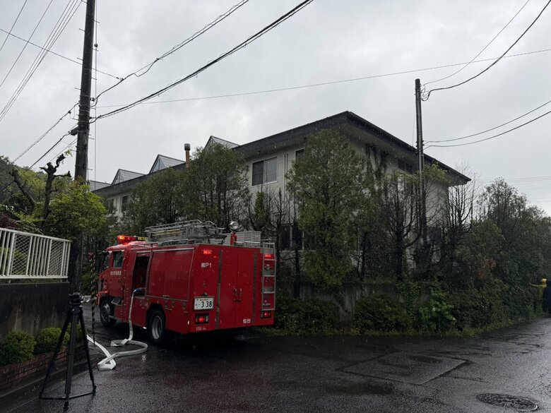 仙台市内の住宅街で爆発か　窓ガラスが割れボイラータンク破損　警察と消防が原因を調査中｜FNNプライムオンライン