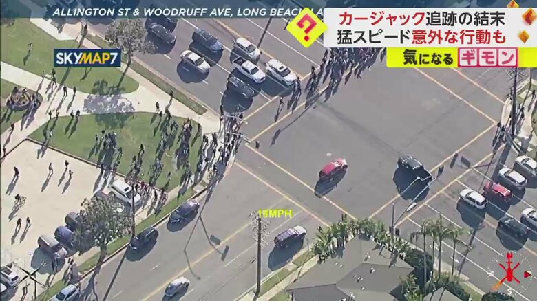 大勢の子供たちが渡る横断歩道