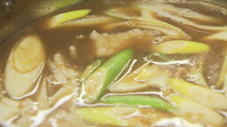 コラボメニュー「カレーつけ蕎麦」のつけ汁