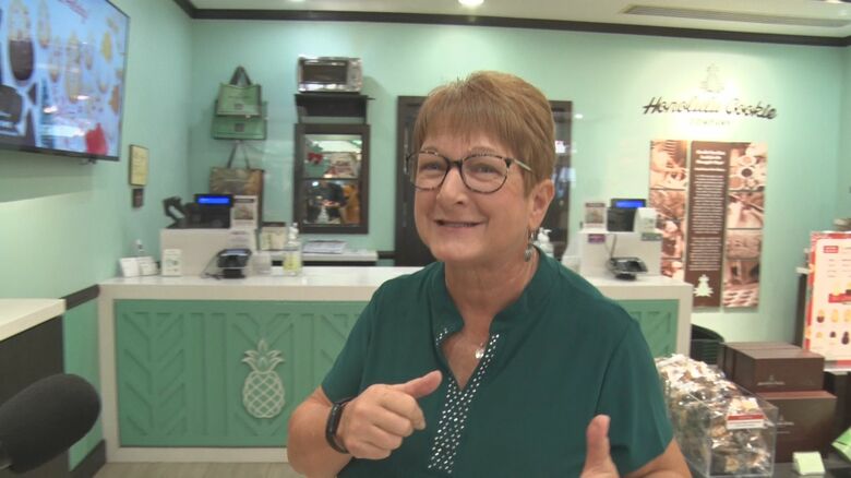 多くの日本人観光客に喜ぶプラント副社長