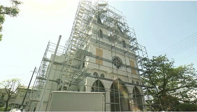 解体用足場が組まれた教会（静岡市）