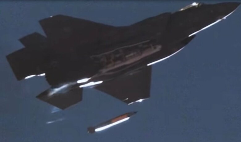 F-35AからのB61-12核爆弾(模擬弾)投下試験(Sandia National Labs公式Youtubeより)