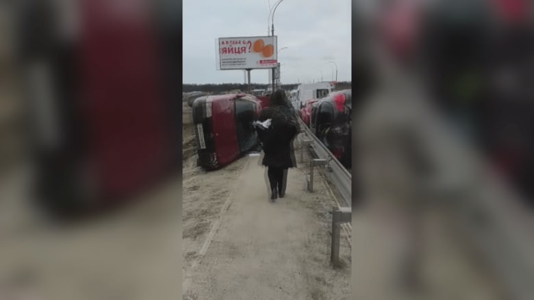 ブチャからキーウに向けて徒歩で避難する際の映像（2022年撮影）