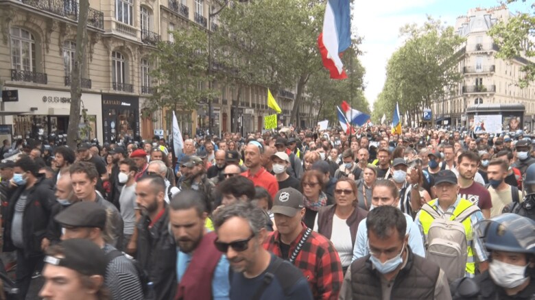 デモの参加者はワクチン未接種者が大半。彼らはノーマスクで「選択の自由」を訴えている