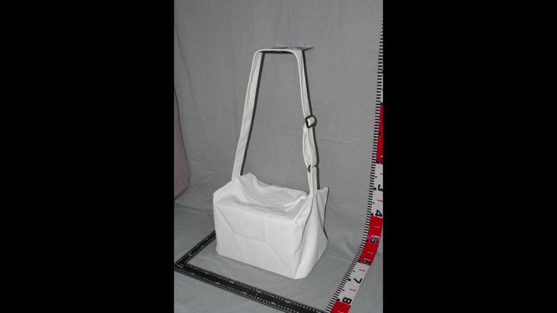 赤ちゃんの入っていたものと同型のバック（提供：北海道警察）