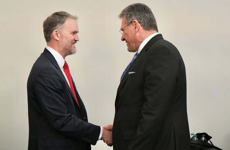 USTRのグリア代表（右）とEUのシェフチョビッチ通商担当委員　USTRのHPより