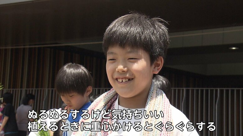 田植えした時の感想をいきいきした表情で話してくれた