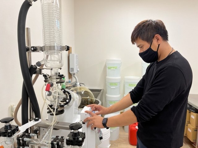 約9年の研究により葉から保湿成分の抽出に成功