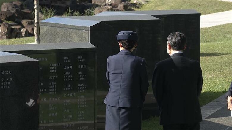 「平和の礎」を訪れた両陛下（22日午後）