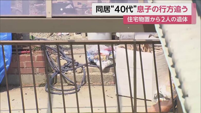 空き缶がたくさんはいった袋が見える