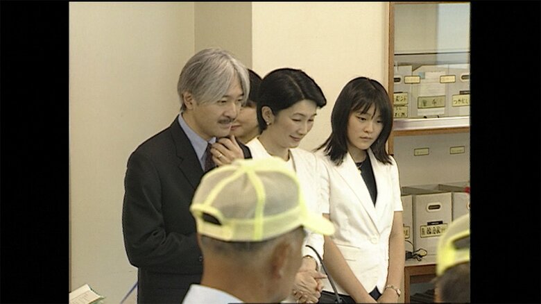 高校総文祭を視察される秋篠宮ご夫妻と眞子さん（2007年）