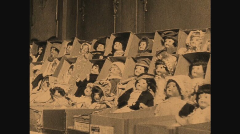 日本に寄贈するため集められた人形たち