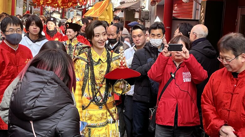 あっという間に人だかり