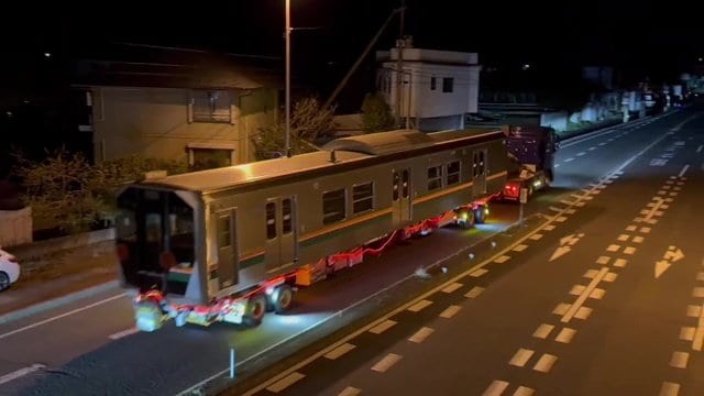 深夜の国道13号線を輸送