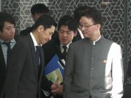 中国側が意図的に撮らせたか…“ポケットに手”の局長に日本側が頭下げるような場面 現地SNS「こういう風に日本を教育すべき」