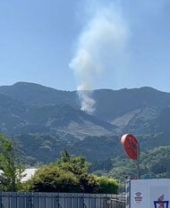 【速報】「山頂に向かって燃え広がっている」福岡・久留米市で山火事の通報　草刈り中に火が出たか　消防が出動　乾燥注意報が発表中