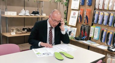 インソールの研究開発メーカーがこれまでにはない「非対称設計」を生み出すまでの道のりとは