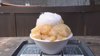 桃3つ使って800円…寺の境内に『かき氷』と『たい焼き』が名物の甘味処 海外からの客も訪れる人気の秘密