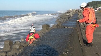 “サケ釣り”中に波にさらわれたか【70代男性が行方不明】海岸に釣り具や車が放置されたまま…波打ち際でサンダルも発見→捜索続く〈北海道新ひだか町〉