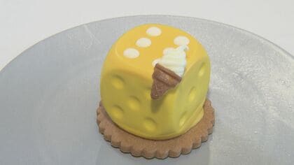 店主は実力派バリスタ…「見た目のインパクトにこだわった」映え度MAXのケーキたち ほぼサイコロからほぼ果物まで