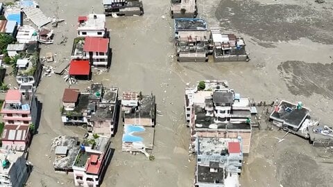 ネパール大規模土石流で日本人5人の安否不明　日本人保護のため外務省の海外緊急展開チームを派遣へ