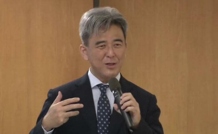 兵庫県議会の百条委員会で意見陳述する奥山教授(2024年9月)