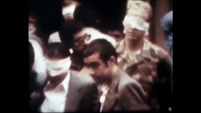 目隠しをされた人質（アメリカ大使館占拠事件・1979年）