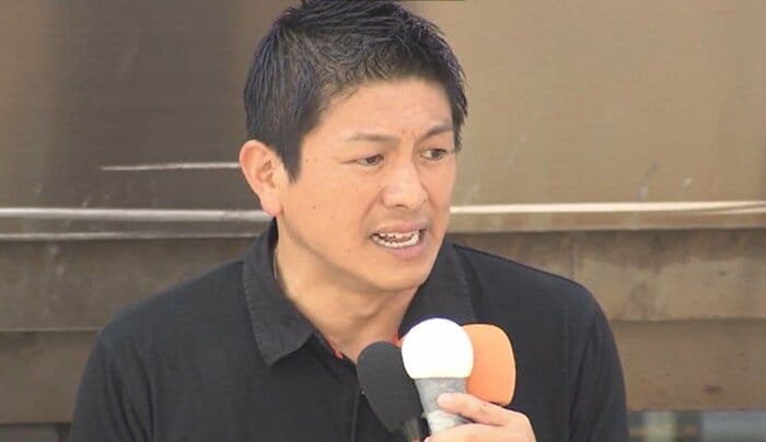 仙台駅前で演説する神谷宗幣代表