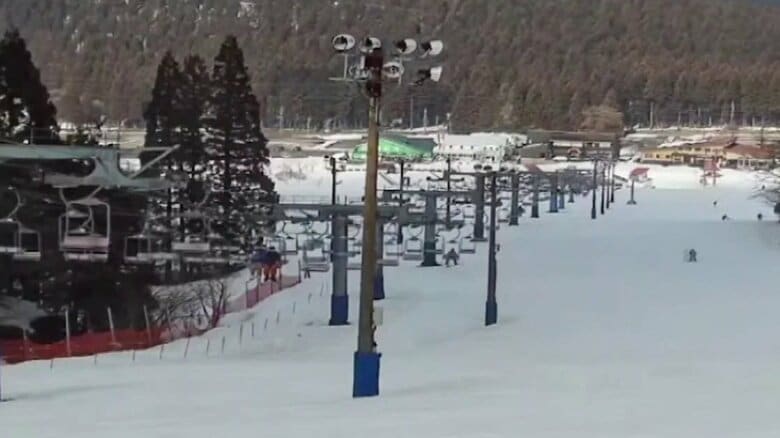リフト緊急停止で小学生含む60人が取り残される　富山市・立山山麓スキー場らいちょうバレー｜FNNプライムオンライン